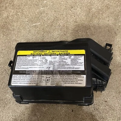 Nissan Versa 2013-2019 bahía de motor caja de fusibles relé tapa superior OEM Foto 1 de 4