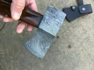 Mini hacha/hacha Damasco hecha a medida, forjada a mano - mango de nogal Foto 1 de 4