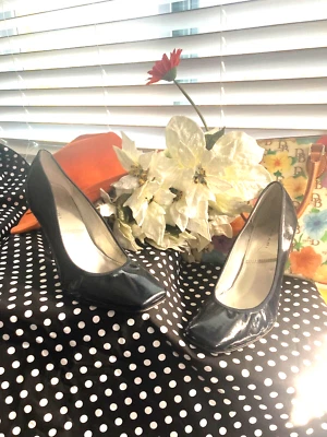 Zapatos de vestir para mujer Tahari ENYA charol azul talla 10M Foto 1 de 4