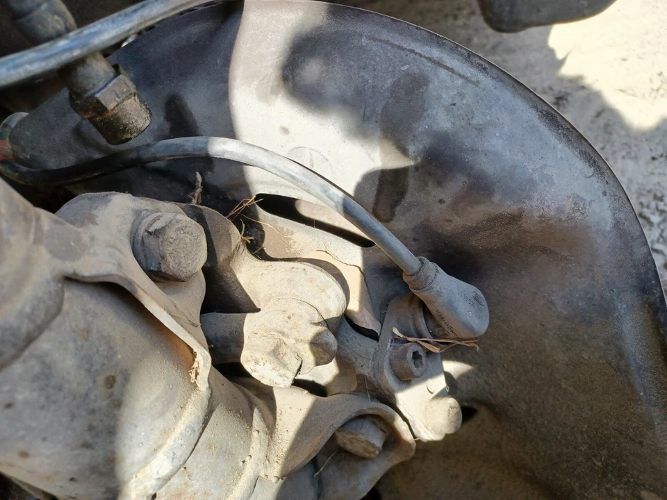 87-93 MERCEDES BENZ CLASE E SEDÁN W124 300TD HUSILLO NUDILLO DELANTERO IZQUIERDO OEM Foto 1 de 4