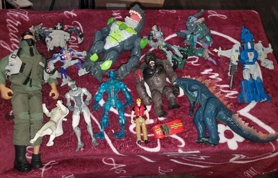 Lote de figuras de acción Godzilla Kong Beast Lab y más Foto 1 de 4