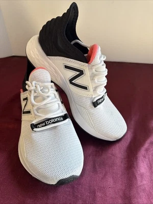 New Balance Sneakers Womens 9.5 D Fresh Foam Roav WROAVLW White Running Shoes - Image 1 of 4
