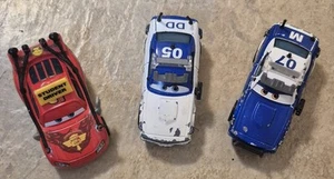 Paquete de 3 autos Disney Pixar para proteger y servir Mike 07, Didi 05 y Student McQueen - Imagen 1 de 7