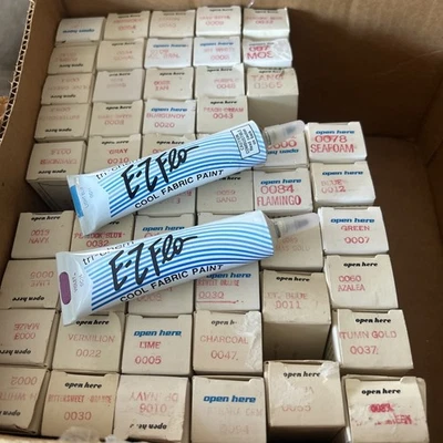 Lote de 56 tubos de pintura líquida y tela Tri-Chem vintage leer Foto 1 de 4