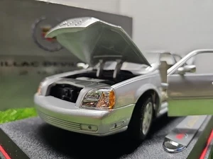 RARO CONCESIONARIO PROMO Plateado 2000 Cadillac Deville DTS Maisto 1:18 Diecast Model Car - Imagen 1 de 22