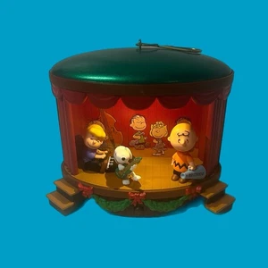 SNOOPY PEANUTS CHARLIE BROWN HALLMARK CHRISTMAS ORNAMENT FIGURE FIGURINE 2012 - Picture 1 of 6