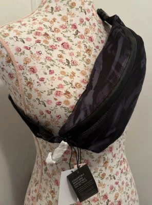 Victorias Secret Sport Belt Bag Fanny Pack Waist Bag Nylon Black Bluish Gray New - Image 1 of 4