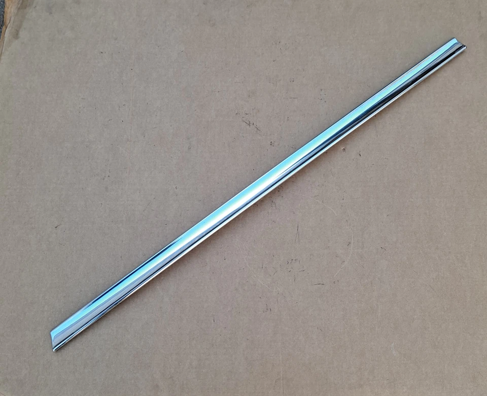 Dodge DeSoto Chrysler 1951-1954 nuevo MoPar puerta delantera izquierda conductor moldura Foto 1 de 4