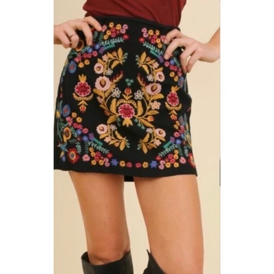Minifalda Umgee Floral Bordada Cintura Alta Para Mujer Talla S Gris Boho Chic Foto 1 de 4