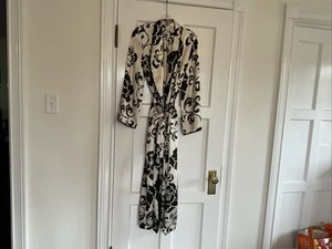 Natori VTG Neiman Marcus Floral Short Robe Womens Petite Black And Crème - Picture 1 of 4