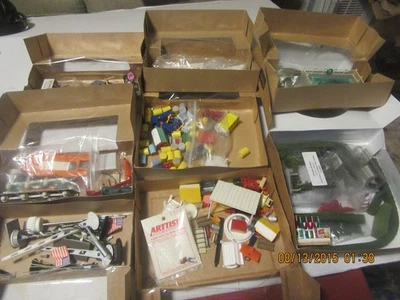 Large collection of O scale accessories. - Image 1 of 4