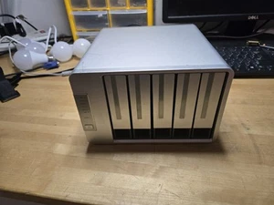 Terramaster F5-221 5 bay NAS - Photo 1/5