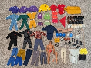 Lotto accessori action figure Big Jim figurine 1971 abbigliamento scarpe abiti 75+ oggetti - Foto 1 di 9