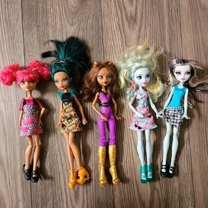 Lote de 5 muñecas Monster High, con ropa - Imagen 1 de 2