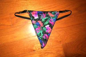 ❤️ XS ❤️ VICTORIA'S SECRET ❤️ G V-STRING THONG SATIN ❤️ VERY SEXY FLORAL PANTIES - Picture 1 of 3