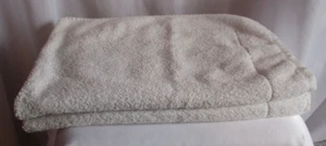 Matouk Hand Towel Set of (2) 32 x 20.5 White PRE OWNED - Picture 1 of 6