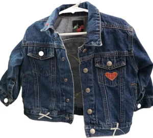 Girls Denim Jean Jacket Old Navy Size Small Heart Accents Snap Closure Pockets - Picture 1 of 6