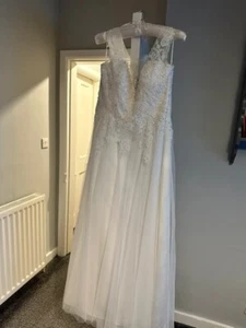 wedding dress size 18 and veil - Picture 1 of 9