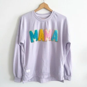 Simply Southern Boutique Lavendel Lila Patch Mama Sweatshirt Gr. Medium - Bild 1 von 5
