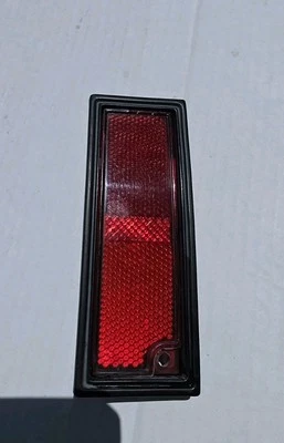 80-90 CHEVROLET CAPRICE  SIDE MARKER LIGHT REAR RH USED RIGHT PASSENGER SIDE  - Image 1 of 4