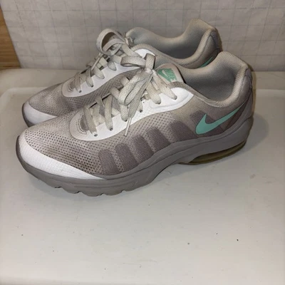 Nike Air Max Invigor Print Atmosphere Gris/Esmeralda Elevación AQ4605-001 Mujer Talla 10 Foto 1 de 4