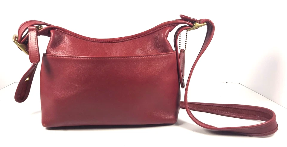 Bandolera de hombro Coach 9136 Legacy vintage de cuero rojo con cremallera 2003 Foto 1 de 4