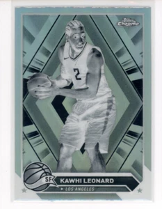 Cortapelos KAWHI LEONARD 2023-24 Topps cromo refractor negativo SP envío $1 - Imagen 1 de 2