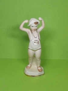 Estatuilla de porcelana vintage de la URSS niño atleta - fábrica de Kiev - Imagen 1 de 9