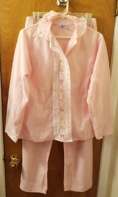 Conjunto de pijama vintage corona para ropa de noche rosa para mujer 2 piezas flores bordadas  Foto 1 de 4