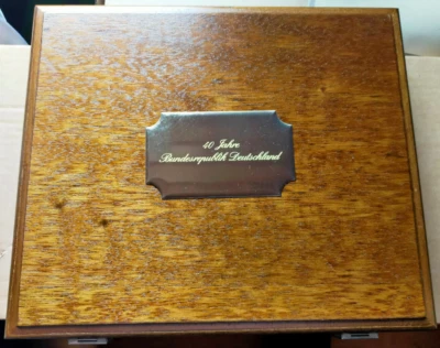 40 Jahre Bundesrepublik Deutschland 24 Silbermedaillen in Holzbox - Bild 1 von 3