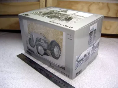 Universal Hobbies 1/16 FERGUSON TEA 20 1949 Tractor Diecast Model UH2690 - Image 1 of 4