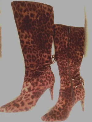 NUEVO... ¡Botas Gabrielle Estampado Leopardo Terciopelo Encaje-Borla! Foto 1 de 2