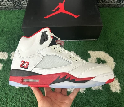 Jordan 5 Retro Rojo Fuego Lengua Negra (2025) Hombre HQ7978-101 Foto 1 de 4
