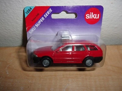 Siku Volvo V40 Station Wagon Red - Image 1 of 4