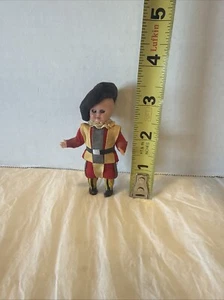 VINTAGE ROMA VATICAN GUARD BLINKING EYE CELLULOID 3.5” DOLL - Picture 1 of 7