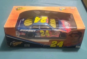 Jeff Gordon 1:18 DuPont Flames Diecast Car - Picture 1 of 5