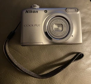 Cámara digital Nikon Coolpix A10 zoom óptico 16,1 MP 5X - probada funciona perfectamente - Imagen 1 de 17