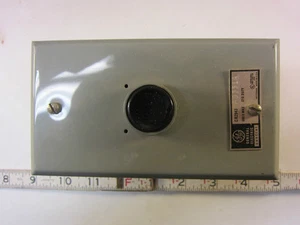 GE General Electric CR2943AB331A 600V Push Button Station, New - Picture 1 of 4