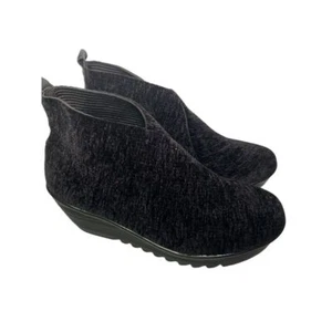 Bernie Mev Sally Ankle Booties Boots Womens Size 41 Black Velvet Wedge Slip On - Picture 1 of 14