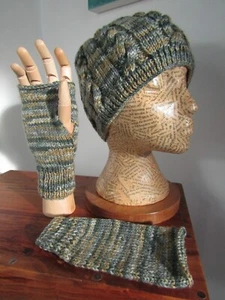 Mag's Mitts & Knits Hand Knitted Green Beanie Hat & Fingerless Gloves 02 - Picture 1 of 15