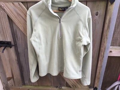 Mountain Hardwear Women’s Light Green With 1/2 Front Zip Shirt, Size Medium - Image 1 of 4