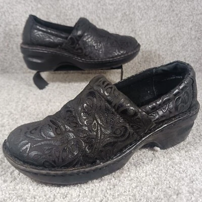 BOC Born Mules Clogs Women's 8.5 M/W Black Embossed Floral Slip On BC3630 Foto 1 de 4