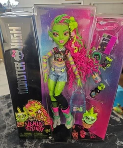 Monster High Venus McFlytrap Puppe Set Mattel 2023 - Bild 1 von 7