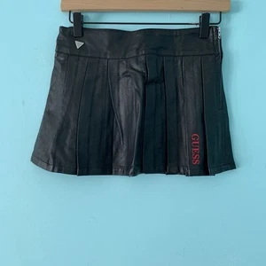 Guess Micro Mini Black Pleated Low Rise Punk Vinyl Skirt 10 Red Logo Rare - Bild 1 von 8