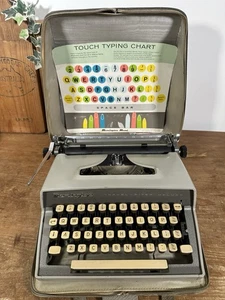 Remington Travel-Riter Deluxe Portable Typewriter 1960's With Carry Case Vintage - Picture 1 of 11