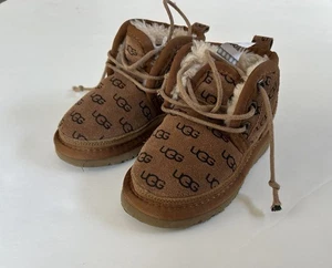UGG Baby Stiefel Größe 6 Logo Kleinkind braun Slipper Allover-Druck Schnürung - Bild 1 von 6