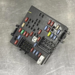 2006 2007 GMC 2500 3500 6.6 LBZ DIESEL AUTO 4X4 OEM FUSE BOX 15266955-01 - Picture 1 of 4