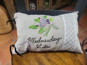 Embroidered Handcrafted Floral Accent Pillow - NEW - Picture 1 of 2