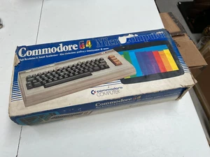 ORDINATEUR VINTAGE COMMODORE VIC 20 - Photo 1/11