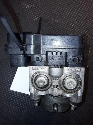 Conjunto de bomba de freno antibloqueo Toyota YARIS ABS 2007-2011 sedán de 1,5 L usado Foto 1 de 4